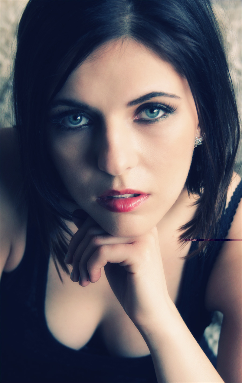 Female model photo shoot of Natalia Tape
