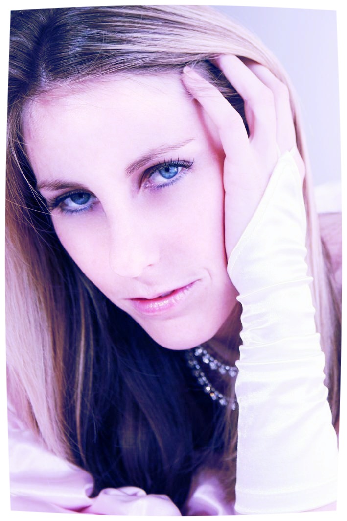 Female model photo shoot of Leeformodeling