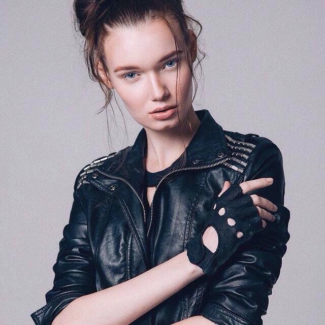 Female model photo shoot of Ksenia Sainy