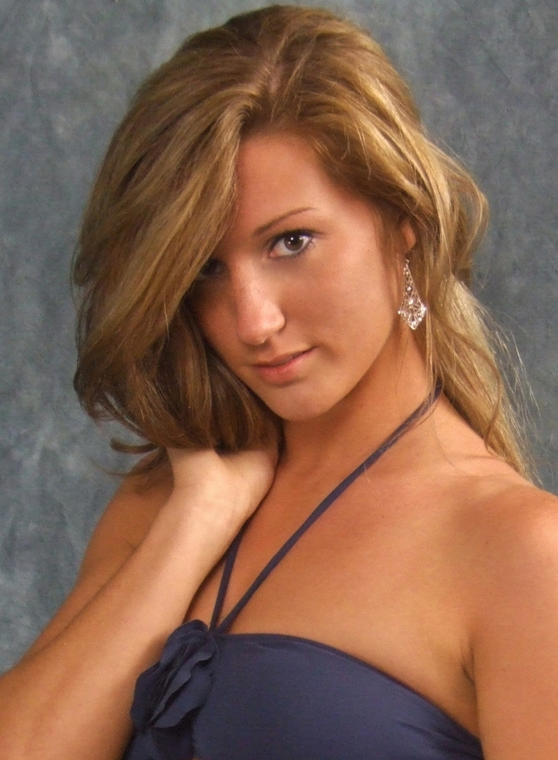 Female model photo shoot of Annie Outlaw