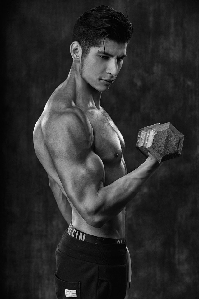 Male model photo shoot of Eric Lara