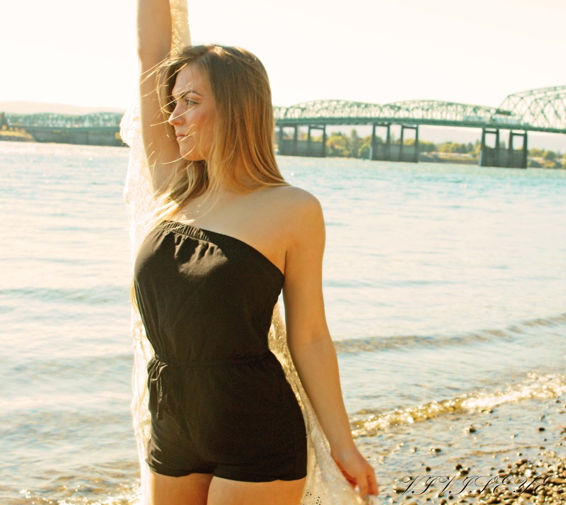 Female model photo shoot of Viviseye  and Kalyemontigue in Columbia River 