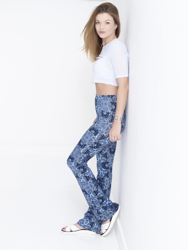 Female model photo shoot of Courtney-louise 