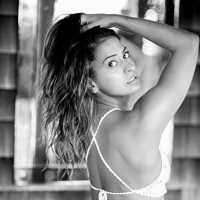 Female model photo shoot of Najara Izidoro