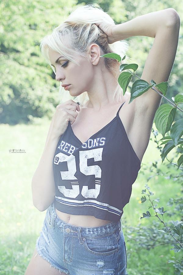 Female model photo shoot of Elisa bella