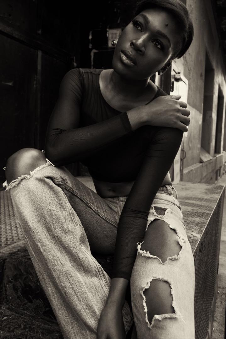 Female model photo shoot of Keiasha Chanel 