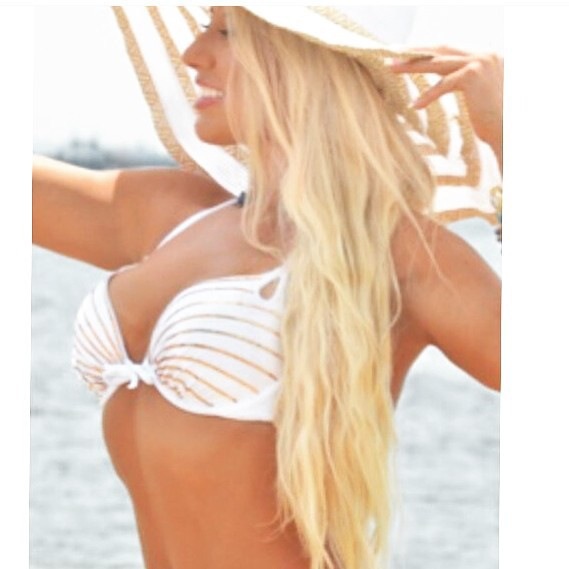 Female model photo shoot of Shawnrene in NY beach