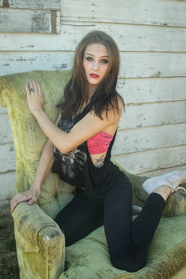 Female model photo shoot of Shell1218