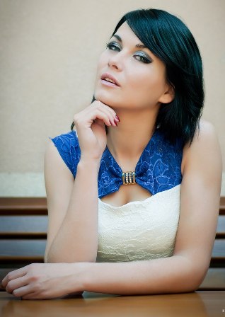 Female model photo shoot of Alla Tsekot