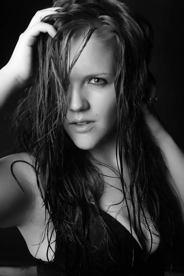 Female model photo shoot of VictoriAshley