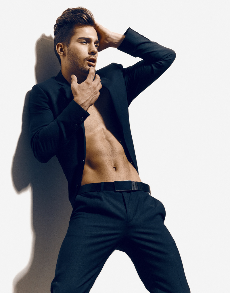 Male model photo shoot of Jeremy Scott Daviss
