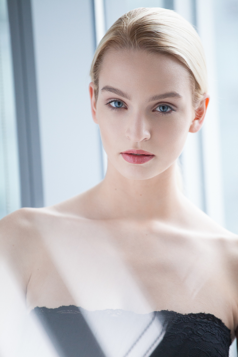 Female model photo shoot of Oksana Harris