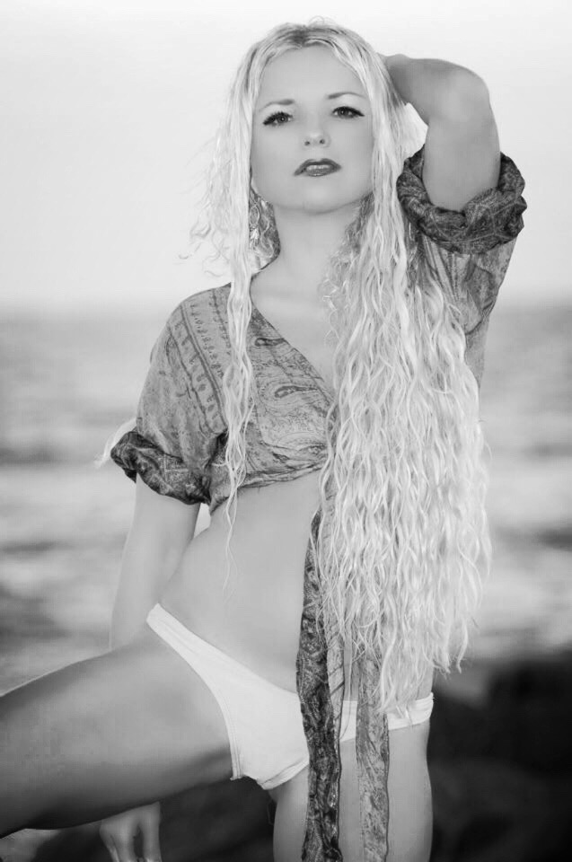 Female model photo shoot of luz estella londono