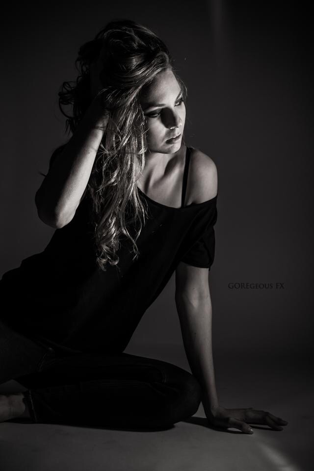 Female model photo shoot of lyn9745