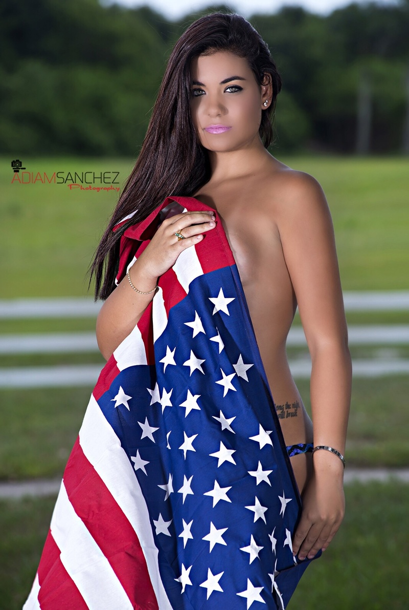 Female model photo shoot of Bnavon114
