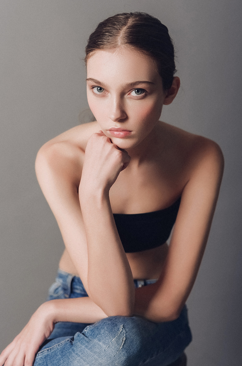 Female model photo shoot of Alina-Mariia Shchurova