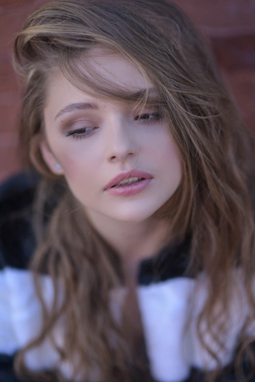Female model photo shoot of Uliana Moloshna