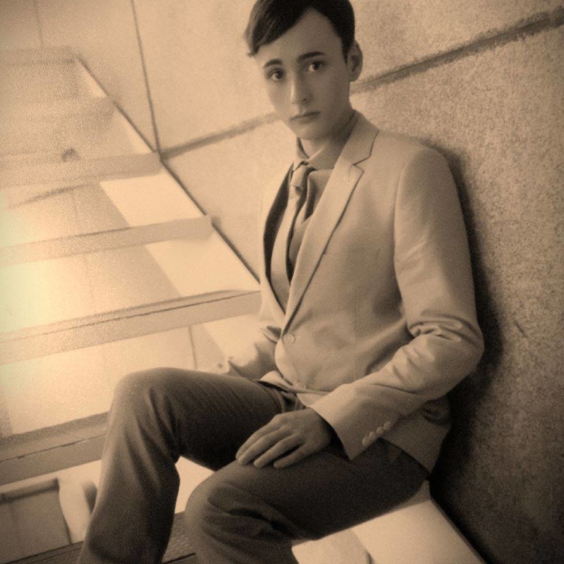 Male model photo shoot of Dimitri Romanov