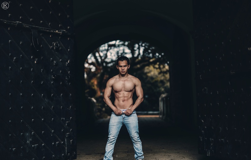 Male model photo shoot of Raymond Wang