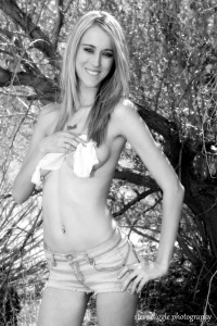 Female model photo shoot of AshleyLynn91