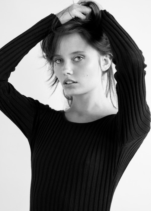 Female model photo shoot of Alena Brook