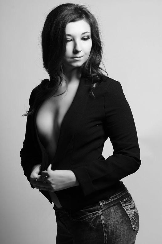 Female model photo shoot of Angela Sicilian