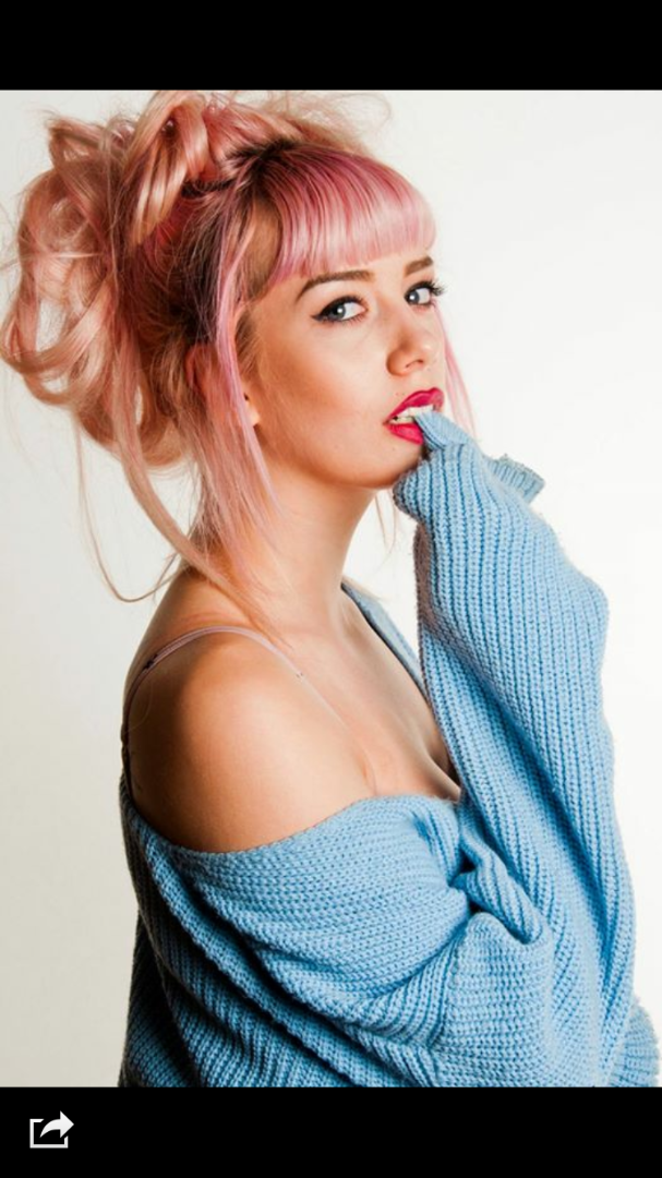 Female model photo shoot of AimeeFrost