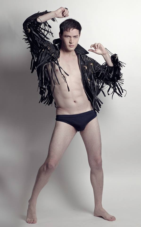 Male model photo shoot of Alejandro Gocast