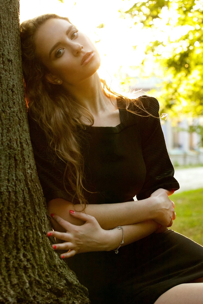 Female model photo shoot of Yana Lav