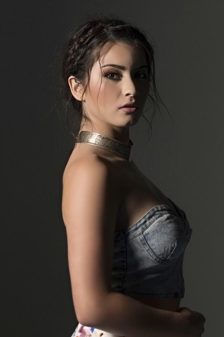 Female model photo shoot of TiffanyZazuet