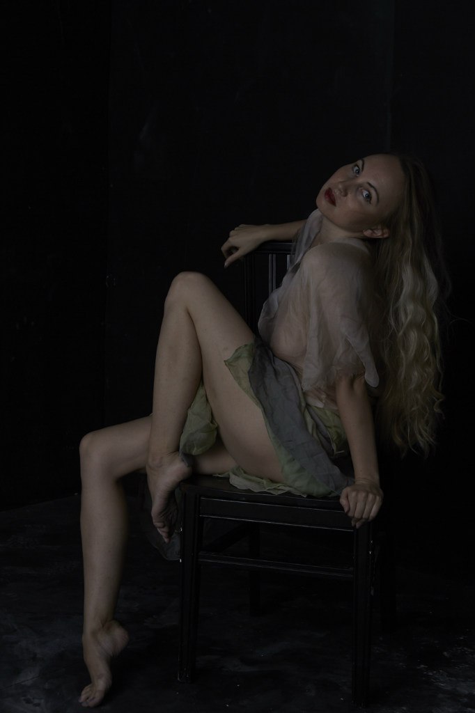 Female model photo shoot of Anna Margo