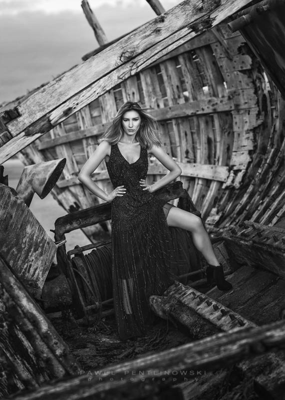 Female model photo shoot of Gosia Zag0rska