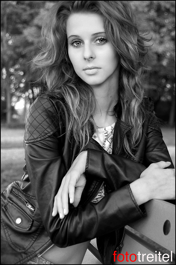 Female model photo shoot of rachel rich  by fototreitel in Cincinnati, Ohio