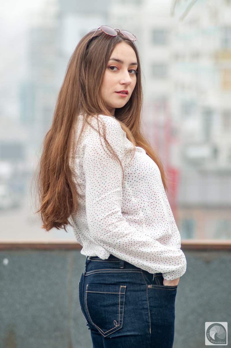 Female model photo shoot of Simona Niculescu