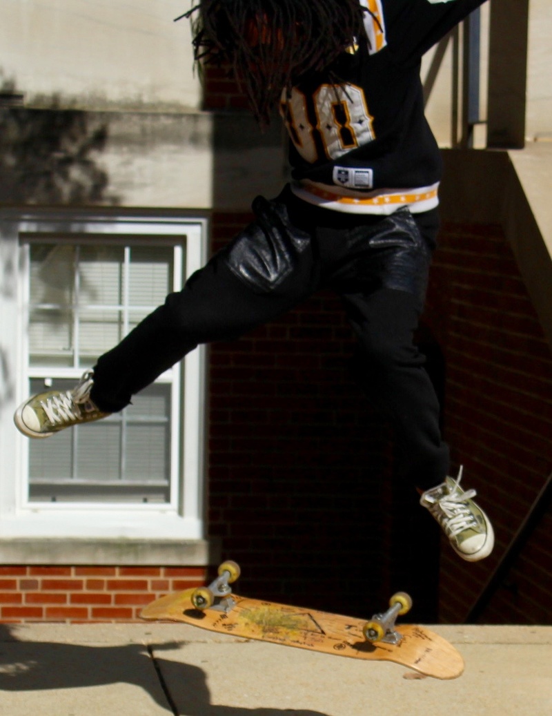 Male model photo shoot of Skateman Jay