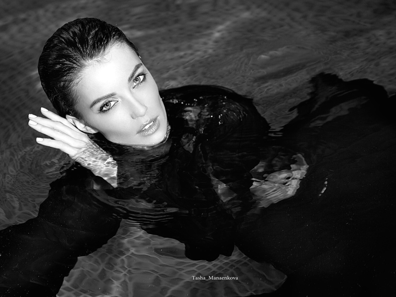 Female model photo shoot of Taniella in in the ocean
