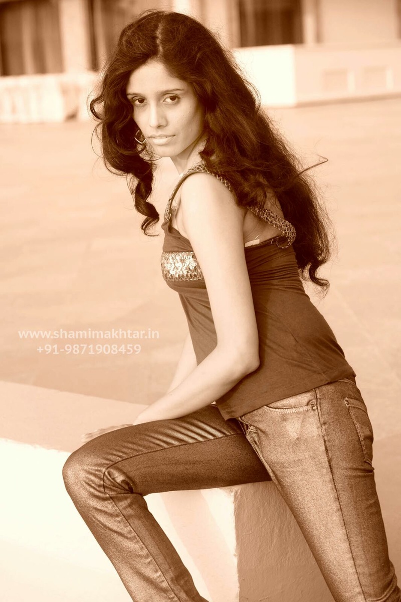 Female model photo shoot of Dipty in sun n sand hotel juhu Mumbai