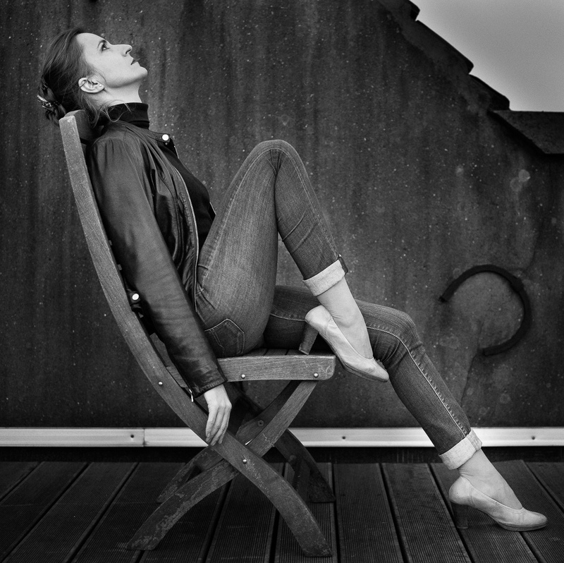 Female model photo shoot of Flower2009