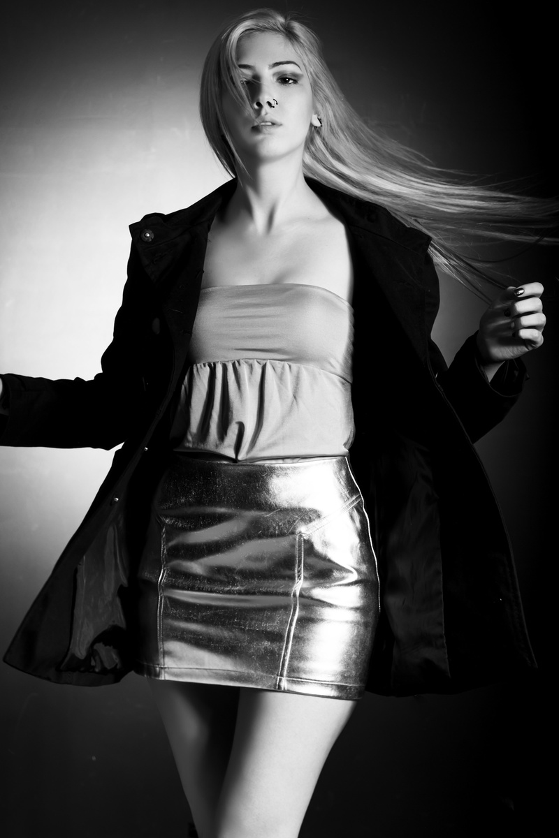 Female model photo shoot of Lizzie Maverick