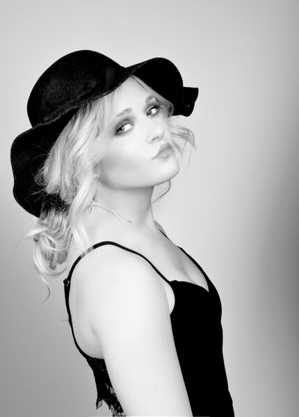 Female model photo shoot of Kirsten Halle 