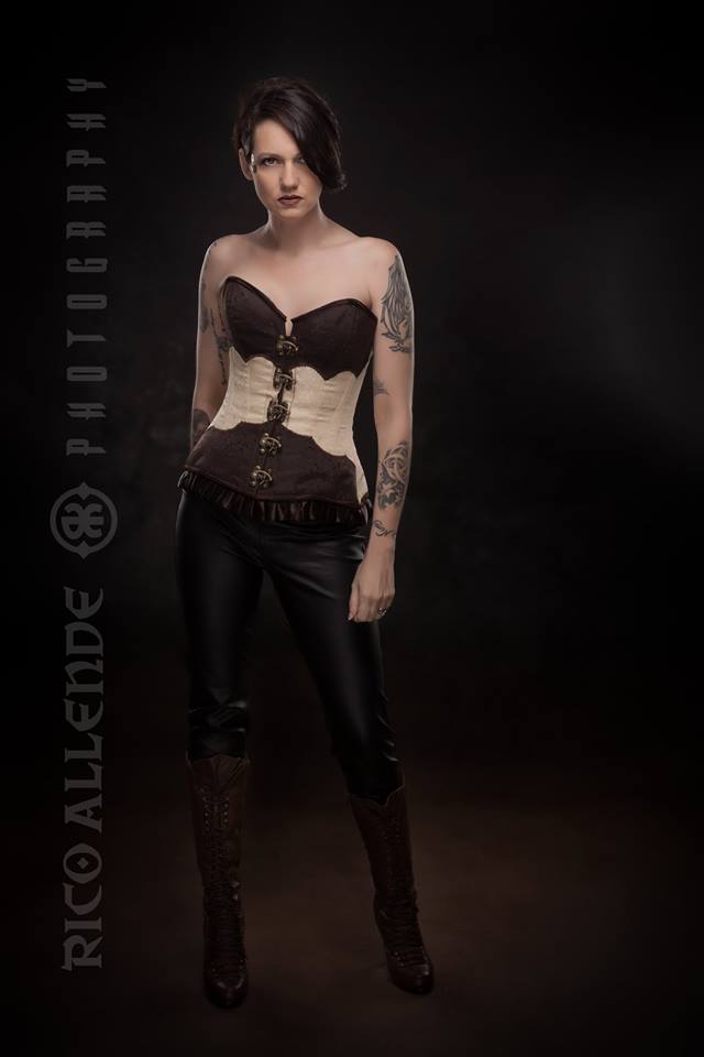 Female model photo shoot of Raven Stone