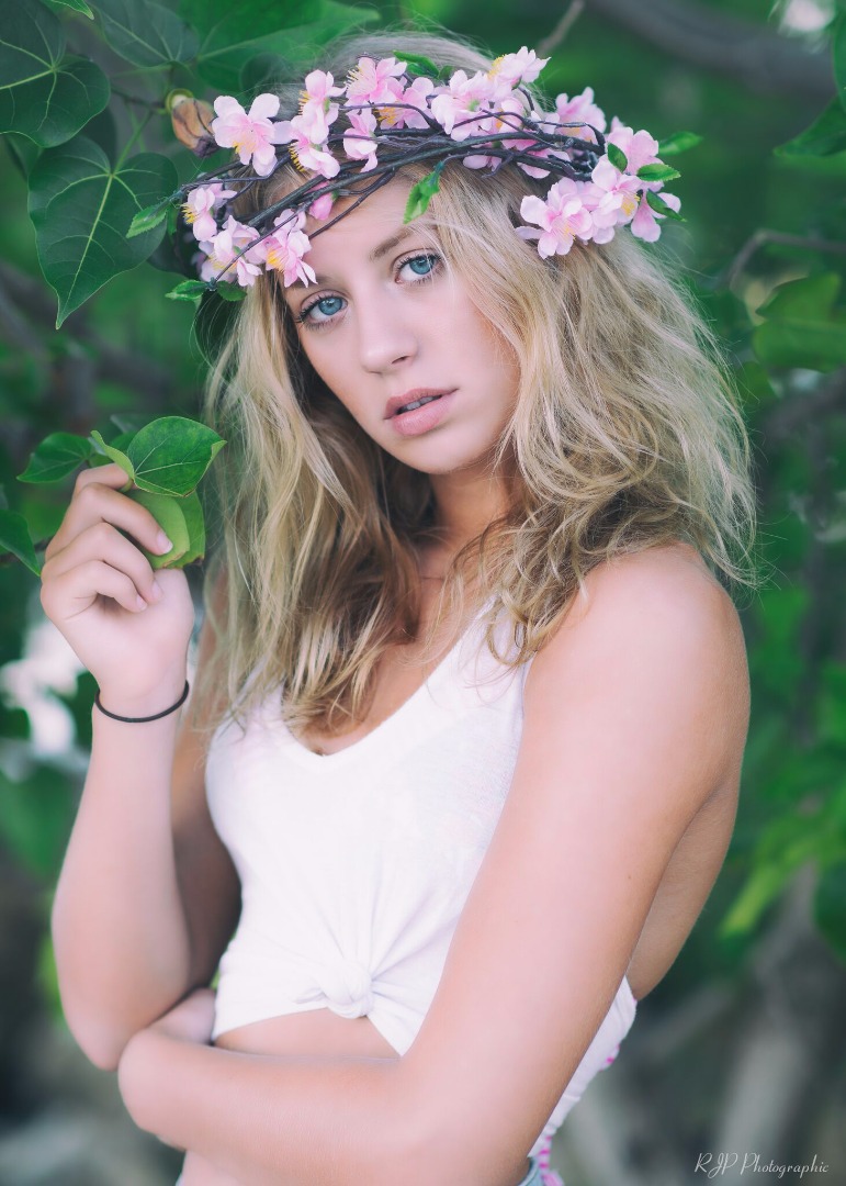 Female model photo shoot of Elizabeth Jablonski