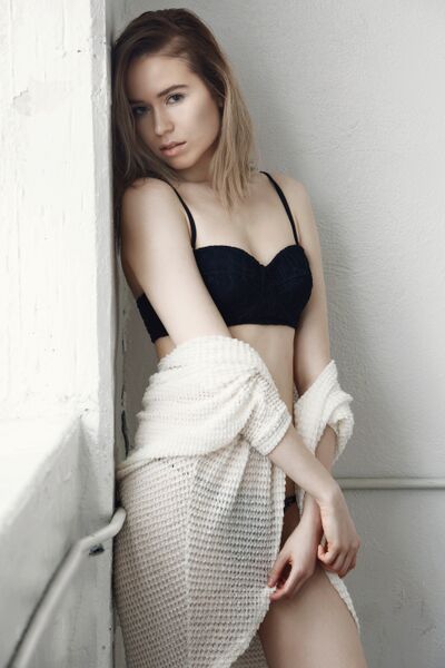 Female model photo shoot of -Elle-