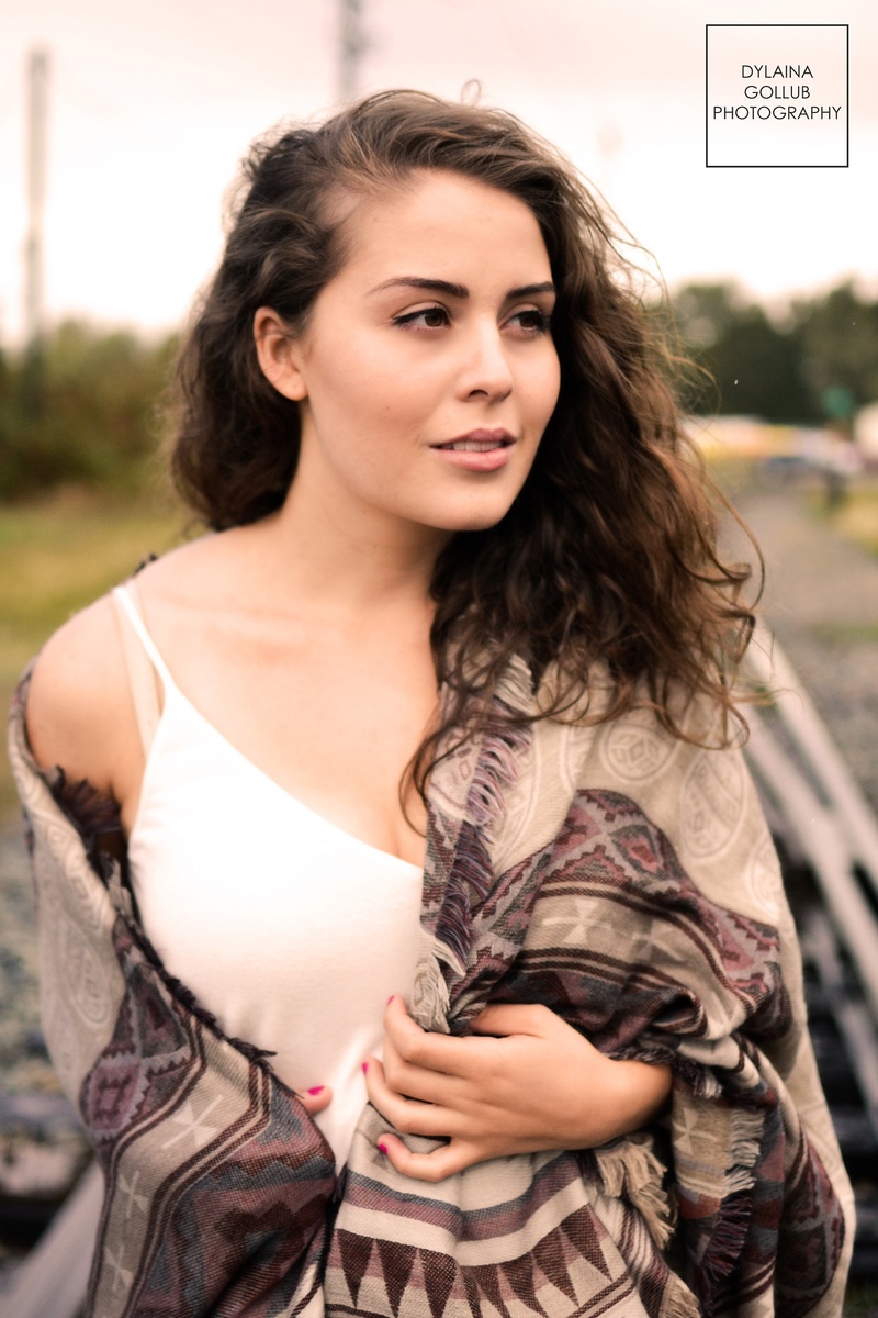 Female model photo shoot of Dylaina V Gollub