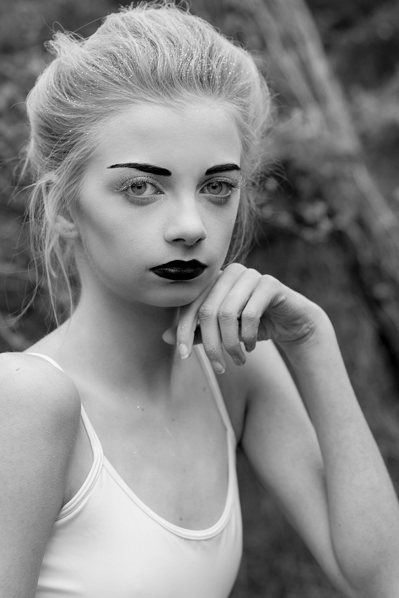 Female model photo shoot of LivingMuse Photography and GlamorousAutumn, makeup by MargoM