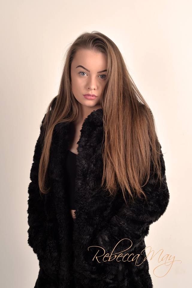 Female model photo shoot of RebeccaCooper