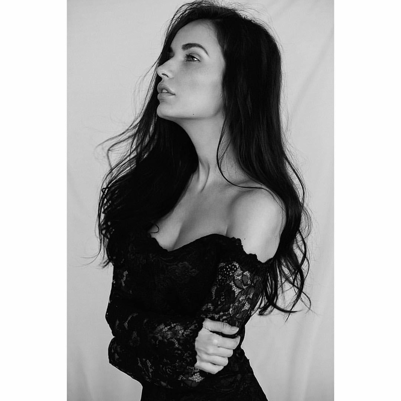 Female model photo shoot of Chelsea Misa 