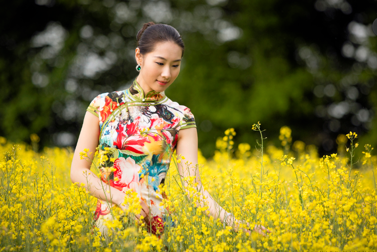 Female model photo shoot of Rose Zheng