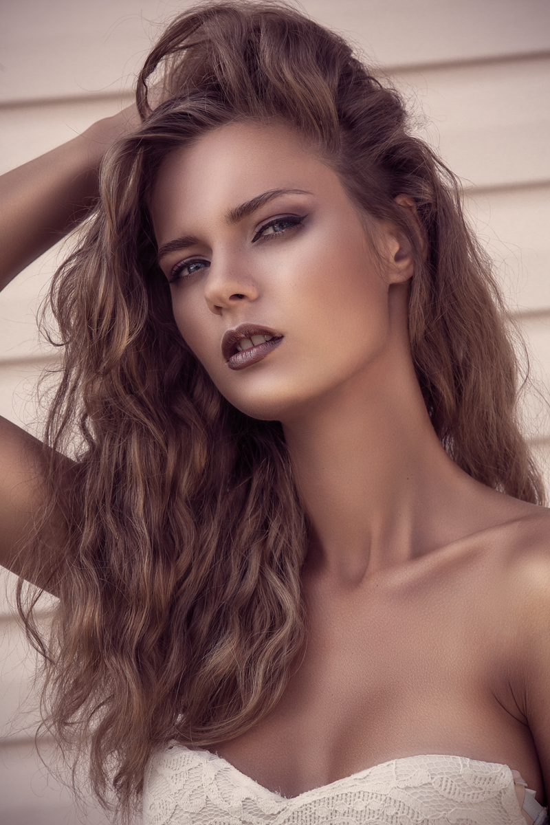 Female model photo shoot of BelindaBartzner by Smoshkov
