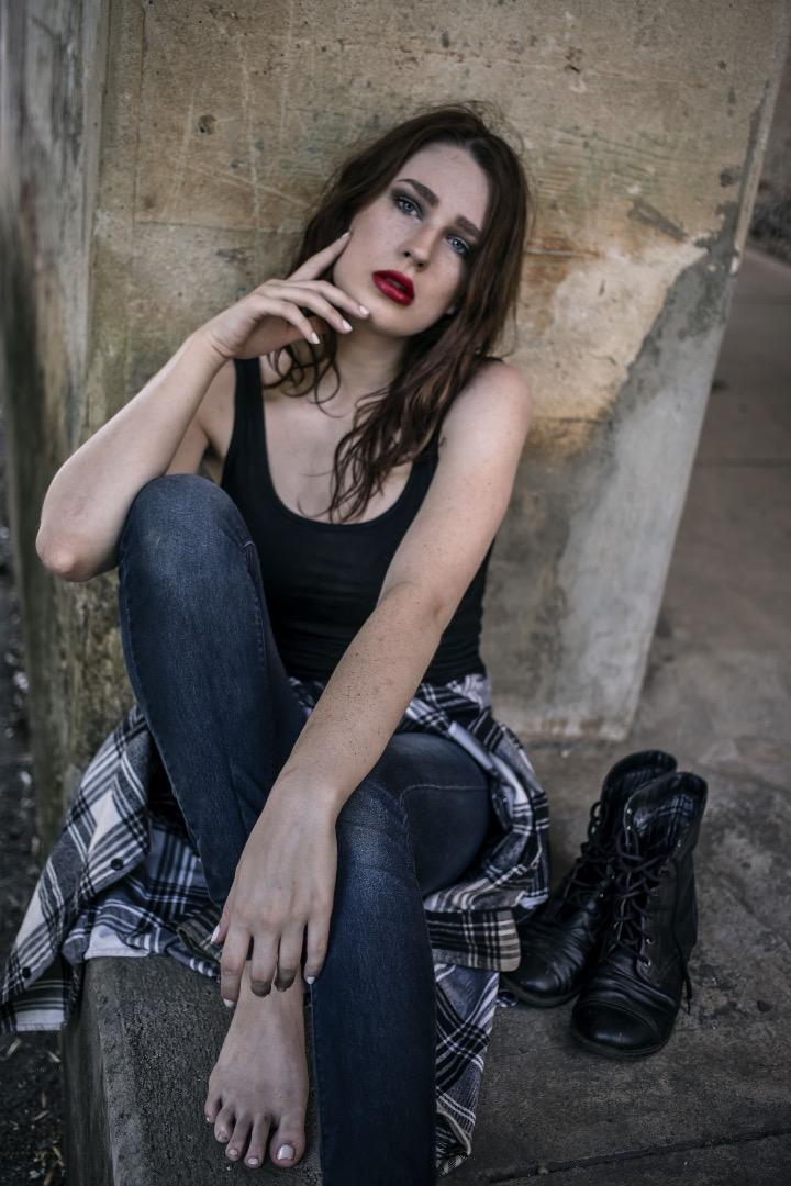 Female model photo shoot of JessicaRuhr